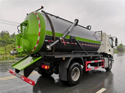 五方吸糞車的性能特點與應用領域